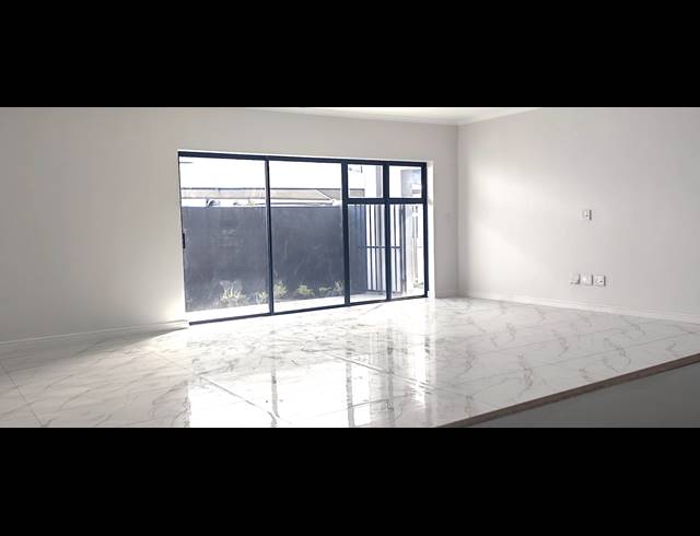 3 BEDROOM APARTMENT FOR SALE IN SANDOWN